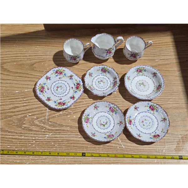 Royal albert fine chinaware- cups and creamers