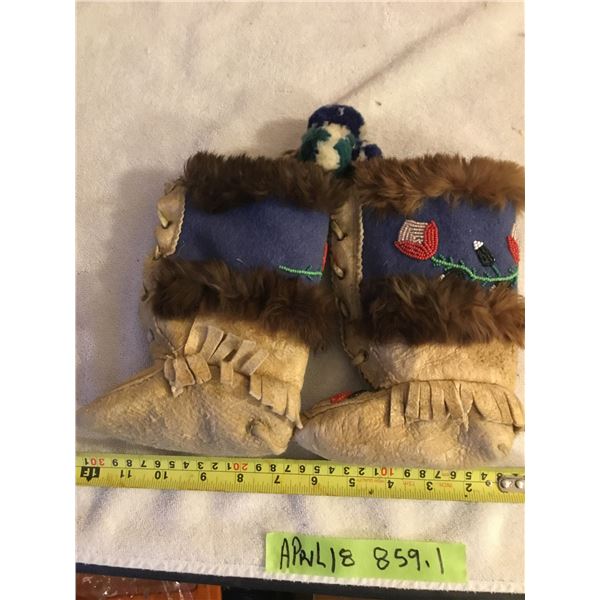 Vintage childs mukluks beaded- good condition