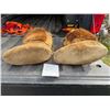 Image 2 : Mens vintage mukluks- size 9-10- needs small repair and the beads