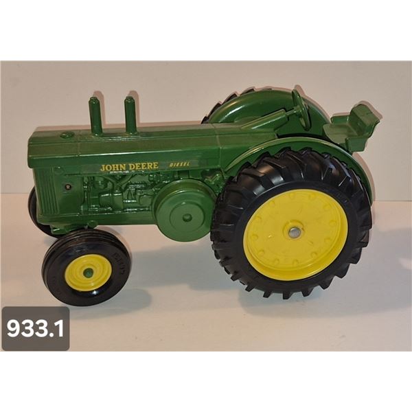 933. Ertl John Deere tractor - mint condition, 9 1/2 inches long, from the 80s or 90s. (Diecast Meta