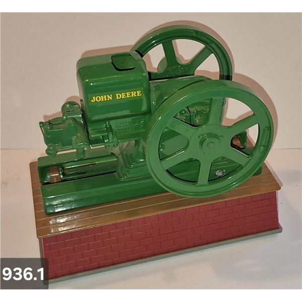 936. John Deere engine - mint condition, battery-operated, untested, from the 80s or 90s, 6 inches. 