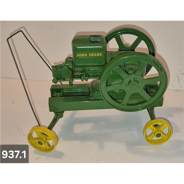 937. John Deere engine - mint condition, with draw bar, from the 80s or 90s, 6 1/2 inches without ba