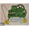Image 1 : 937. John Deere engine - mint condition, with draw bar, from the 80s or 90s, 6 1/2 inches without ba