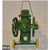 Image 2 : 937. John Deere engine - mint condition, with draw bar, from the 80s or 90s, 6 1/2 inches without ba