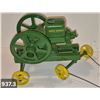 Image 3 : 937. John Deere engine - mint condition, with draw bar, from the 80s or 90s, 6 1/2 inches without ba