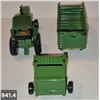 Image 4 : 941. John Deere 1/64 tractor with 2 implements - mint condition, from the 80s or 90s. (Diecast Metal