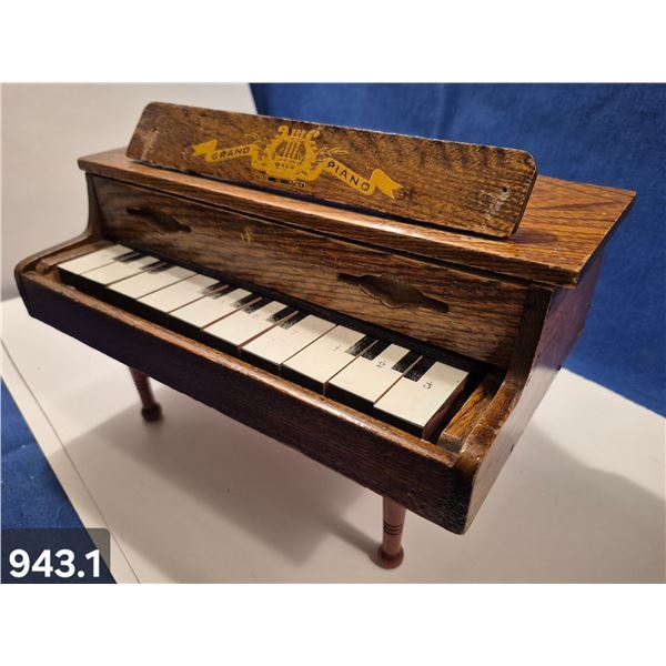 943. 1950 Vintage toy oak/elm grand piano with original decals, Made in Japan, 10 1/2 inches across