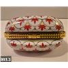 Image 3 : 951. Vintage miniature porcelain purse (handbag), approx. 2 1/2 by 3 inches, 22k gold-plated trim