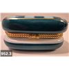 Image 3 : 952. Vintage miniature porcelain purse (handbag), approx. 2 1/2 by 3 1/4 inches, 22k gold-plated tri