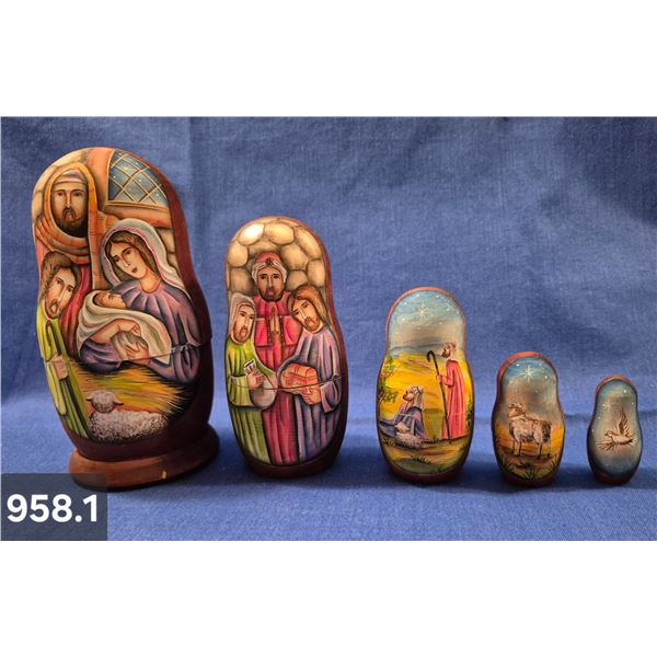 958. Set of 5 nesting dolls, hand-painted, little damage to back of second from the smallest