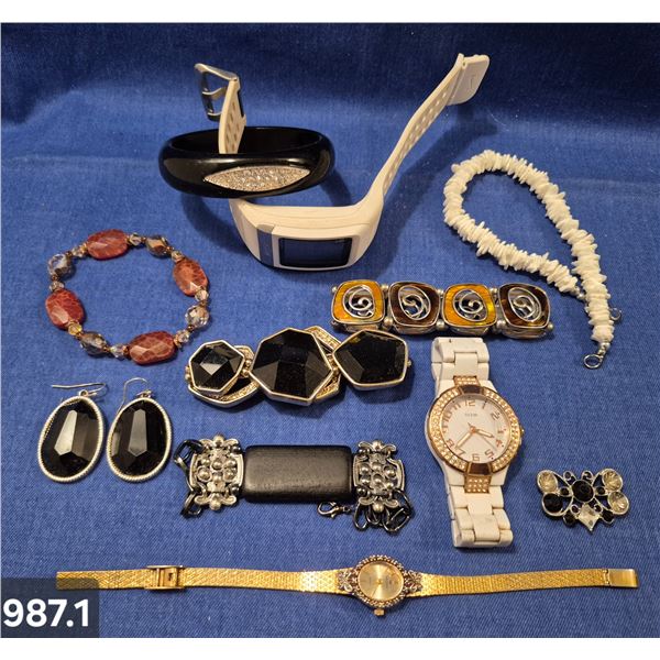 987. Lot of jewelry items, including TomTom watch (working), Guess watch, and other items