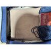 Image 4 : Duffel bag of wool and fabrics