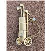 Image 1 : 1104 - Vintage gold tone metal brooch shaped like a golf bag and clubs. Working wheel that spins, da