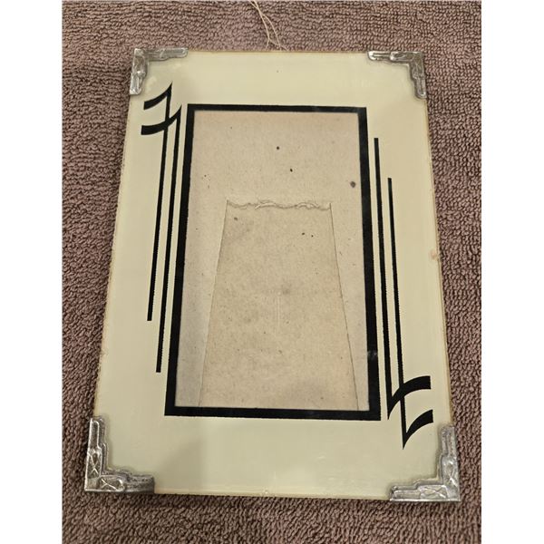 1116 -  Art Deco era reverse-painted glass photo frame.  Produced in the 1920s, 1930s. 5" x 7" frame