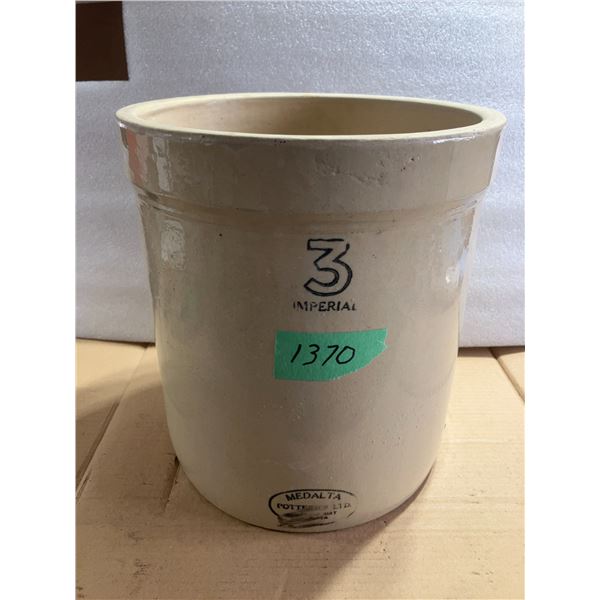 3 Gal. Medalta Crock