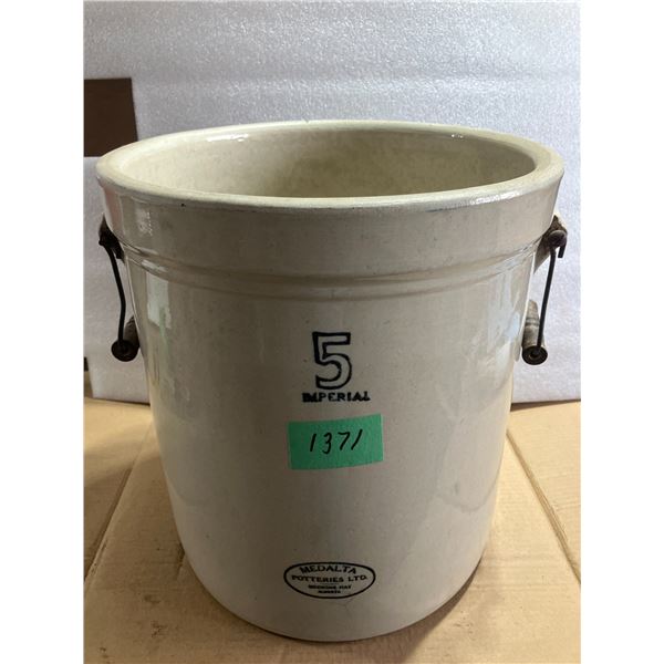 5 Gal. Medalta Crock