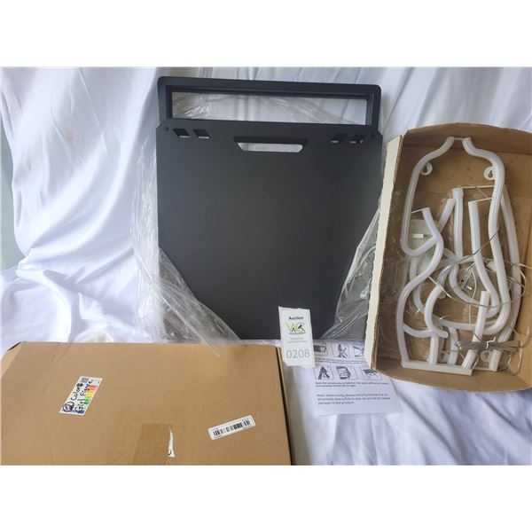 Girl Light Figures, Folding Table  SC 2 Cat B