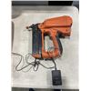 Image 3 : PASLODE 18 GA CORDLESS FINISH NAILER WITH BATTERIES AND CHARGER