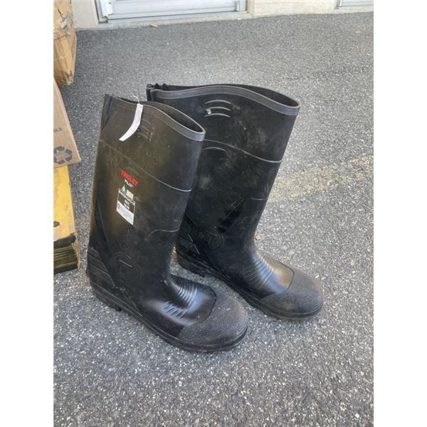 SIZE 13 STEEL TOED WORK BOOTS
