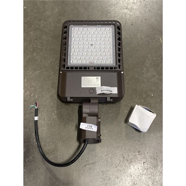 NEW 200W LED PARKING LOT LIGHT, WITH PHOTOCELL