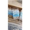 Image 2 : 2 TUBS OF 9/16 TRUSS SCREWS AND 800PC 8 x3/4 PAN HEAD SCREWS