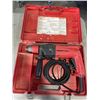 Image 2 : HAMMER DRILL, GRINDER AND TOTE OF SHOW FLUIDS