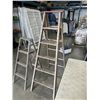 Image 4 : 2 WOOD A-FRAME LADDERS