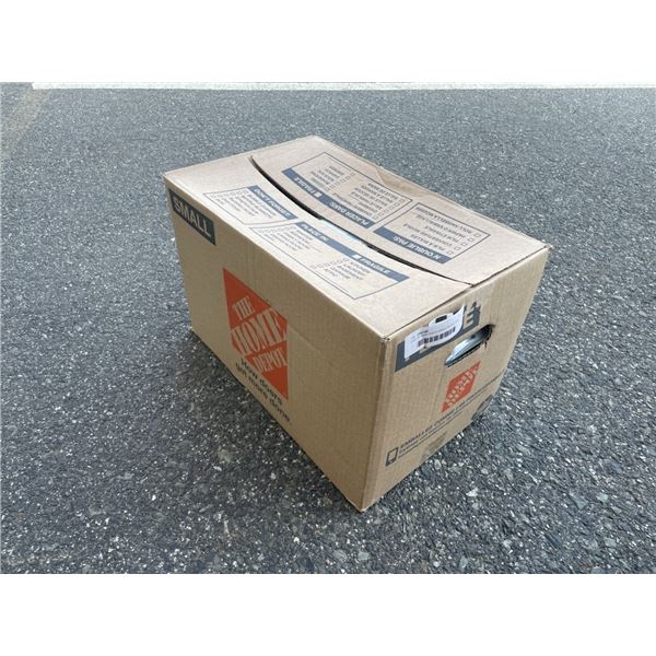 CASE OF NEW DISPOASBLE PROTECTIVE MASKS