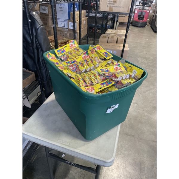 TOTE OF NEW PARTY FAVORS