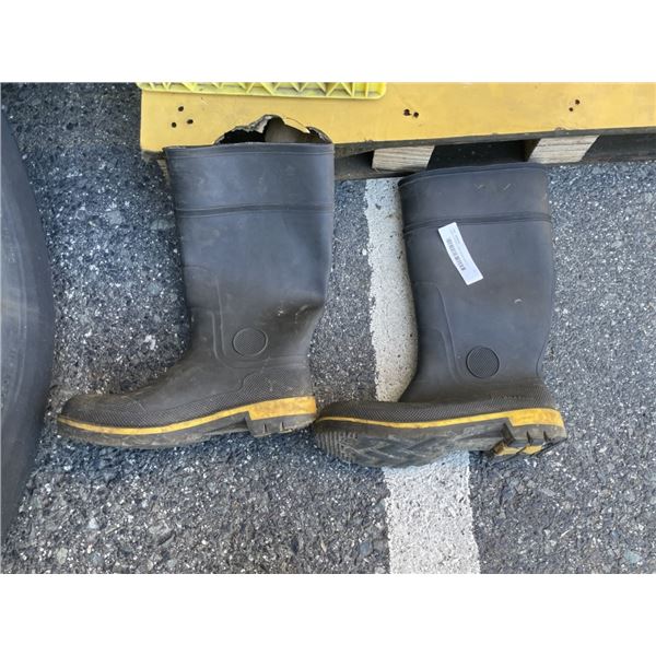 SIZE 11 STEEL TOED WORK BOOTS