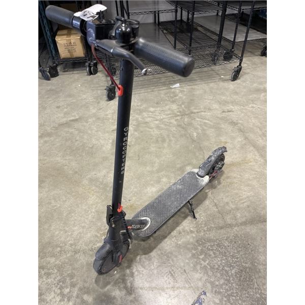 GYROCOPTERS FLASH 3.0 ELECTRIC SCOOTER. TURNS ON, NO CHARGER