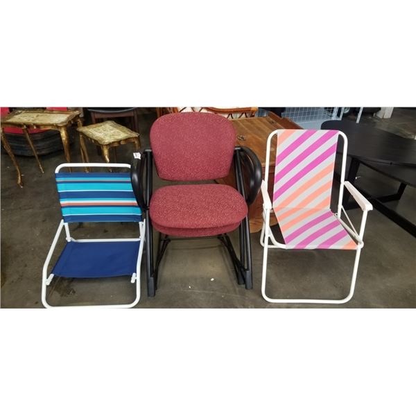 2 FOLDING BECH CHAIRS AND 2 STACKING OFFICE CHAIRS