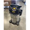 Image 2 : DEWALT 8 GALLON STAINLESS SHOP VAC WORKING HOSE AND ACCESSORIES  INSIDE