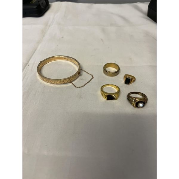 4 MENS GOLD TONE RINGS AND BANGLE W/ SAFETY CHAIN MARKED 14K