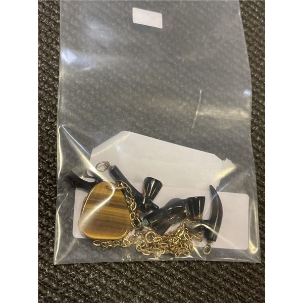 VINTAGE GENUINE TIGERS EYE STONE PENDANT HAND CARVED W/ GOLD TONE LINK CHAIN NECKLACE AND 7 BLACK CO