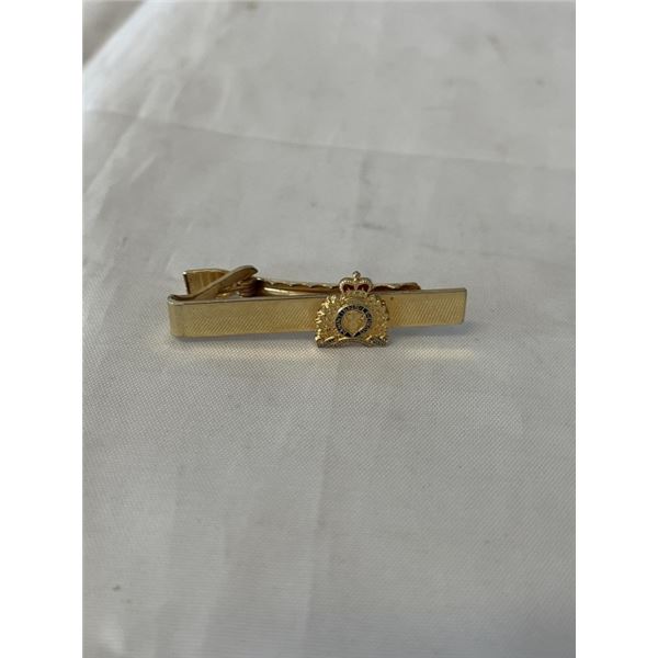 VINTAGE GOLD TONE RCMP ROYAL CANADIAN MOUNTED POLICE TIE BAR 2" L