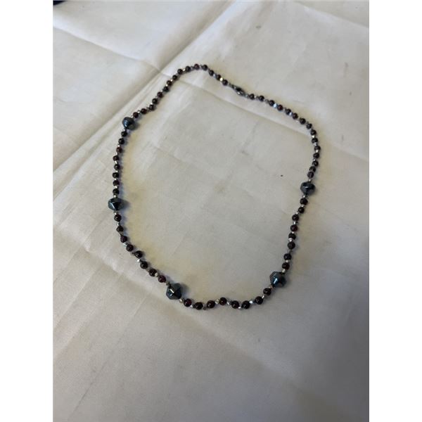 VINTAGE BLACK ALASKAN DIAMOND HEMETITE AND GENUINE RED GARNET STONES BEAD NECKLACE 18" LENGTH