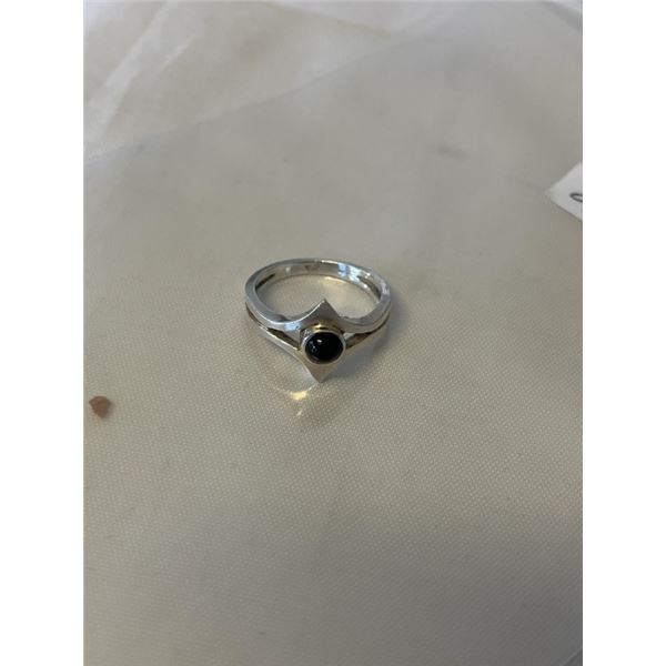 STERLING SILVER W/ BLACK ONYX STONE RING, MARKED STERLING CA SIZE 7