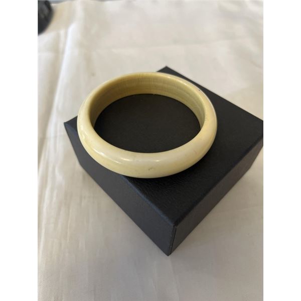 VINTAGE GENUINE IVORY BANGLE