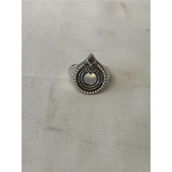 STERLING SILVER RING MARKED 925 SIZE 4