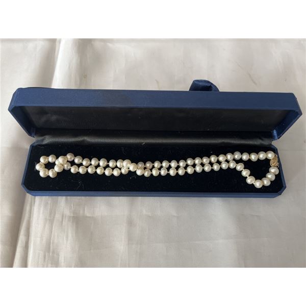 VINTAGE HAND KNOTTED FRESHWATER PEARL NECKLACE W/ 14K GOLD CLASP STAMPED 14K Z