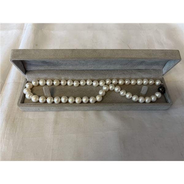 VINTAGE HAND KNOTTED FRESHWATER PEARL NECKLACE WITH 925 CLASP