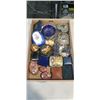 Image 1 : TRAY OF ANTIQUE COLLECTIBLE LIDDED JEWELLERY AND PIN DISHES