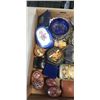 Image 2 : TRAY OF ANTIQUE COLLECTIBLE LIDDED JEWELLERY AND PIN DISHES