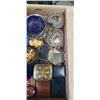Image 3 : TRAY OF ANTIQUE COLLECTIBLE LIDDED JEWELLERY AND PIN DISHES