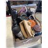 Image 4 : ASSORTED WATER BOTTLE SAND 2 VINTAGE TENNIS RACQUETS