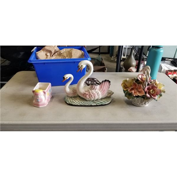 CAPODIMONTE FLORAL AND SWAN LAMP