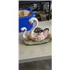 Image 4 : CAPODIMONTE FLORAL AND SWAN LAMP