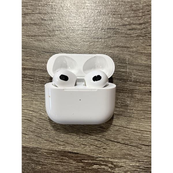 APPLE AIRPODS 3RD GEN W/ LIGHTNING CASE - TESTED WORKING, RETAIL $229