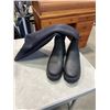 Image 2 : HUNTER LADIES BOOTS SIZE UK6, AND TALL BOOTS SIZE US6, AND 2 PACKS OF SCENTED DRAWER LINERS